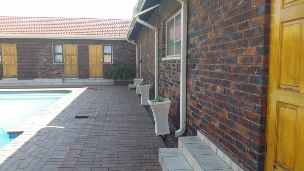 African Phoenix Guest Lodge Johannesburg Exterior foto
