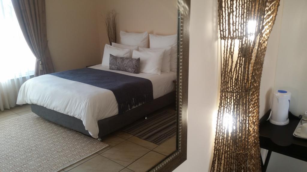 African Phoenix Guest Lodge Johannesburg Exterior foto