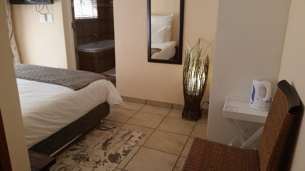 African Phoenix Guest Lodge Johannesburg Exterior foto