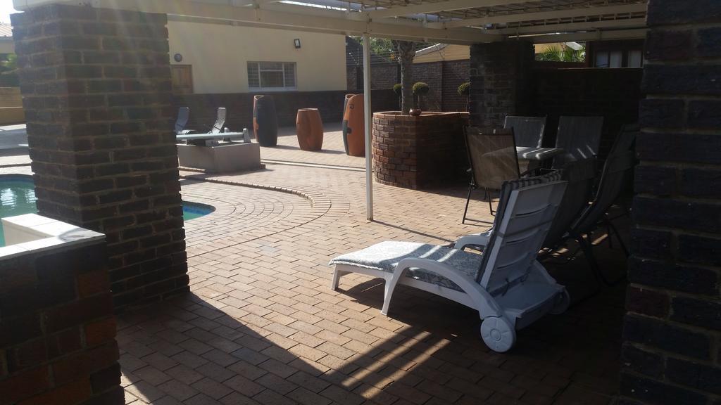 African Phoenix Guest Lodge Johannesburg Exterior foto
