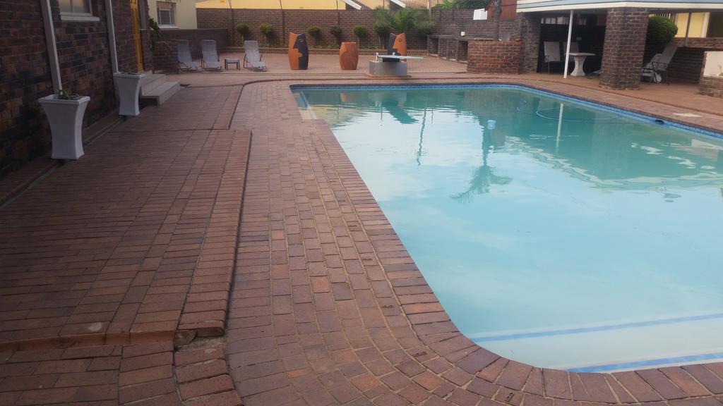 African Phoenix Guest Lodge Johannesburg Exterior foto
